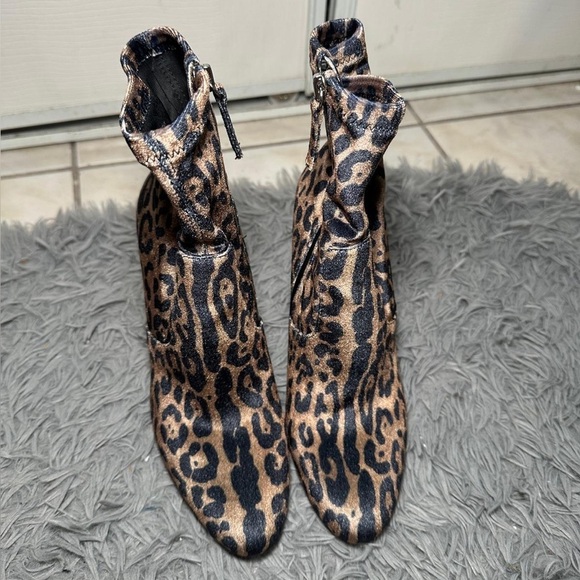 Steve Madden Shoes - Steve Madden Edit Velvet Chunky Leopard Sock Booties in size 8.5.